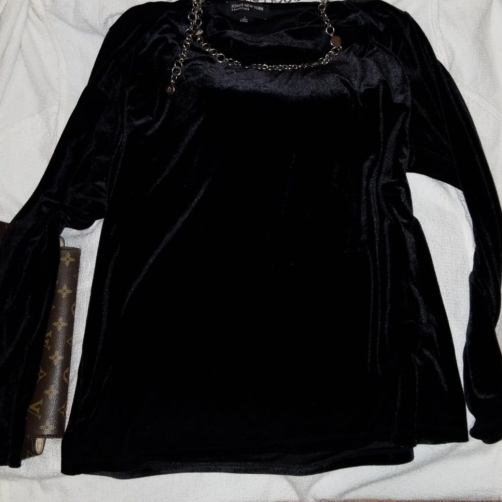 Jones New York Velvet top size Large